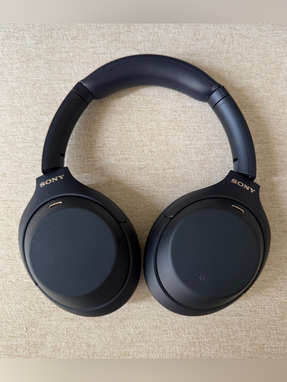 Sony XM4 Wireless Headphones LIKE NEW